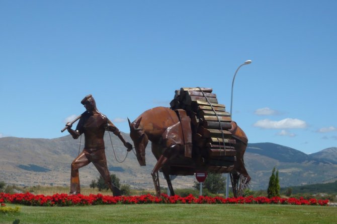 Monumento gabarreros Carlos de la Casa